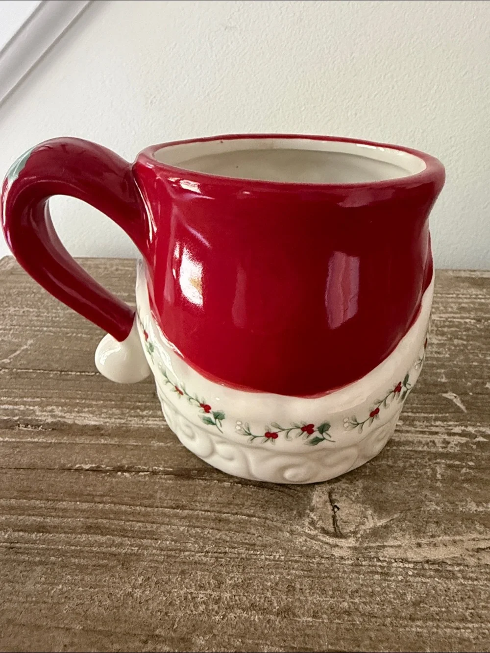 Pfaltzgraff Santa Mug Winterberry